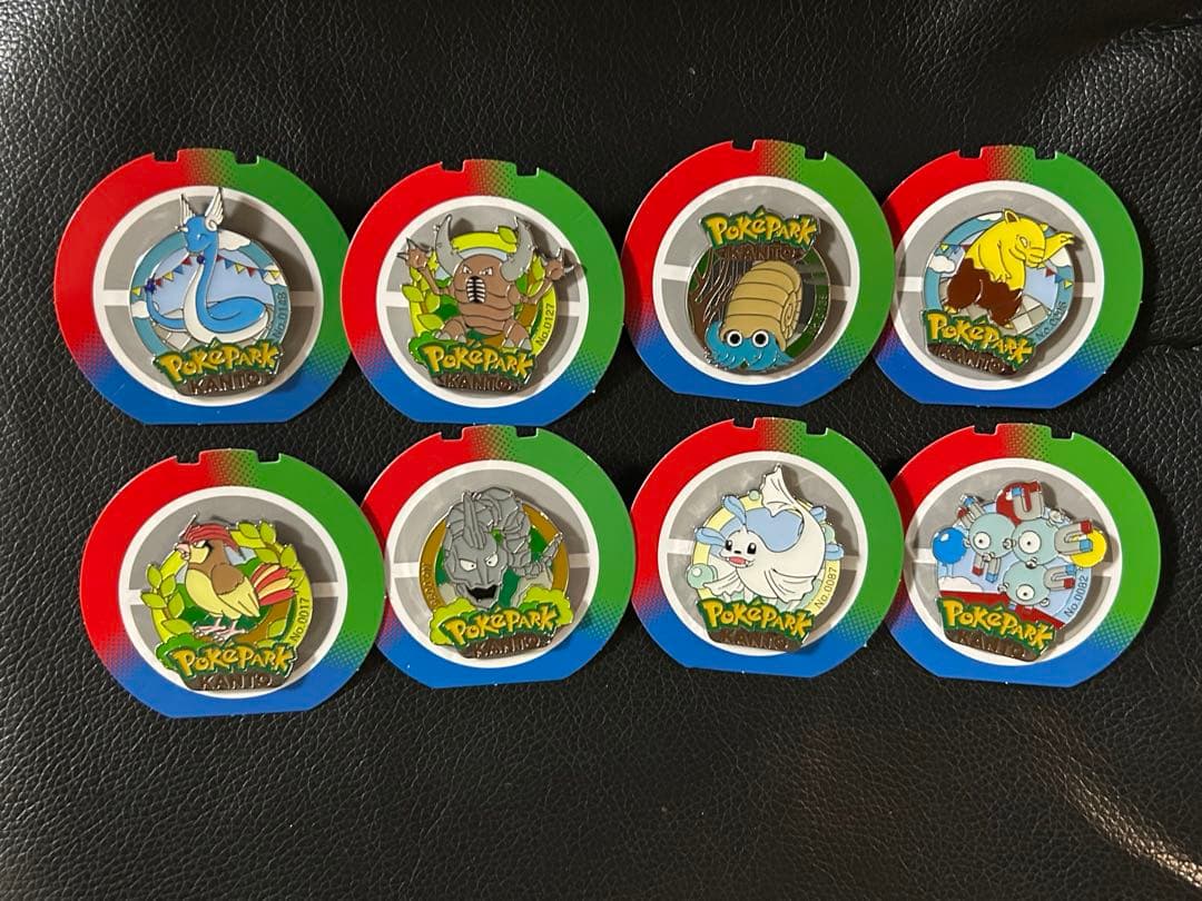 ポケパークカントー ピンズ 8個セット(ボール付き）