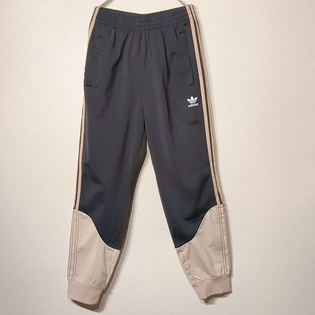 adidasジャージ トラックジャケット上下セットアップ 黒/ベージュ 3ライン