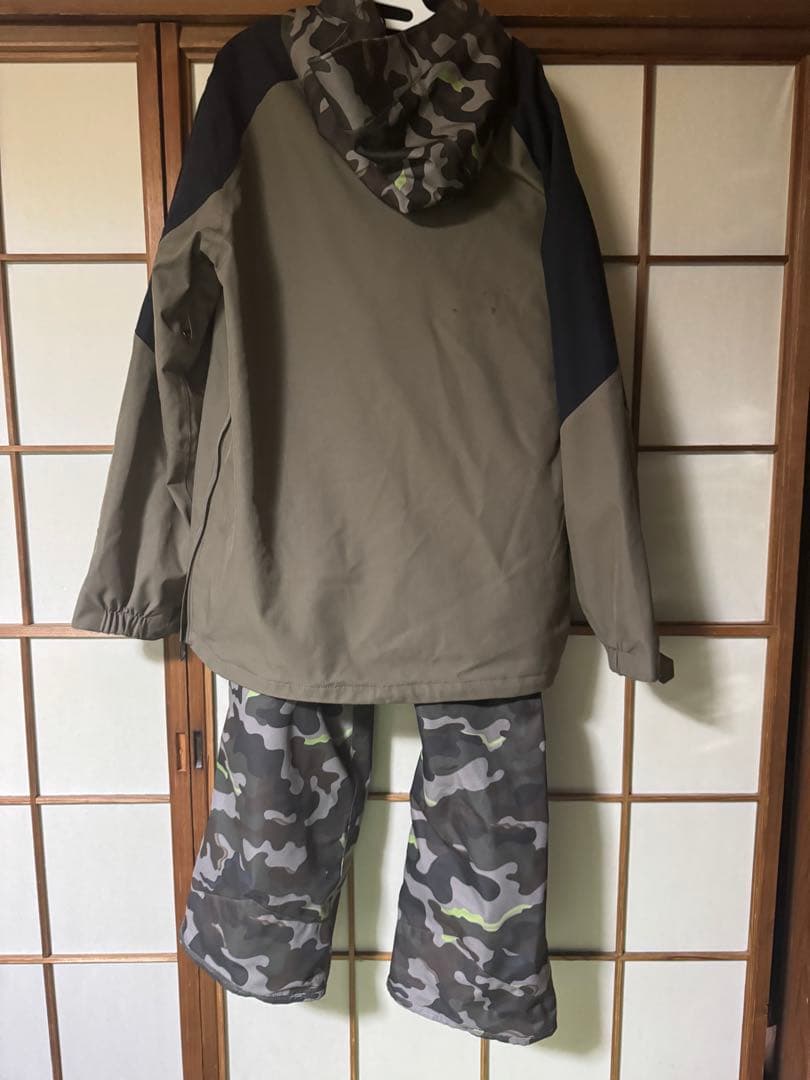 VOLCOM スノーボードウェア　迷彩　上下セット