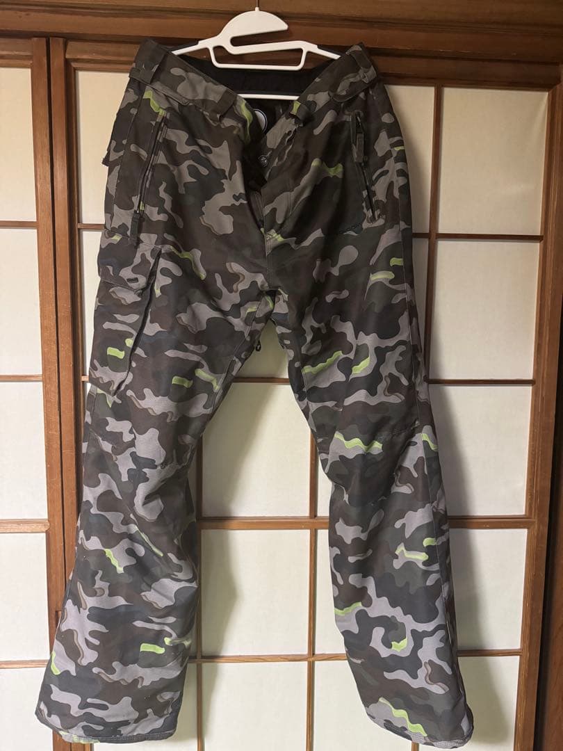 VOLCOM スノーボードウェア　迷彩　上下セット