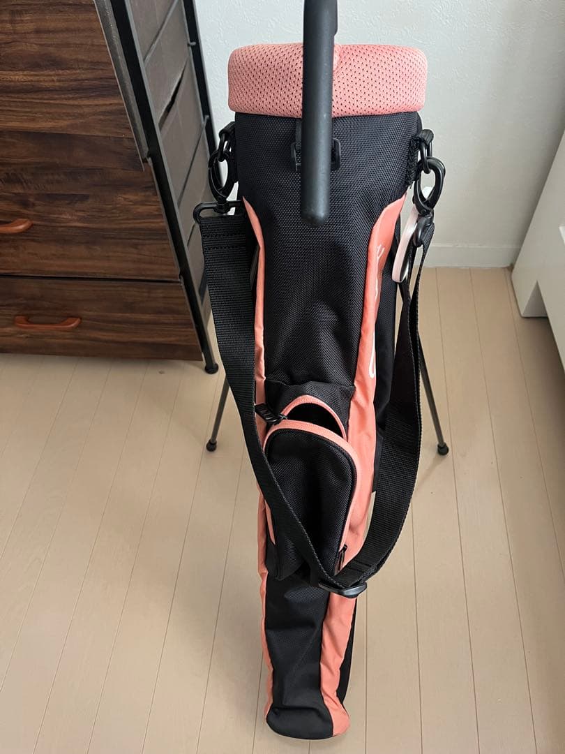 Titleist スタンド式サブバッグ 黒とピンク