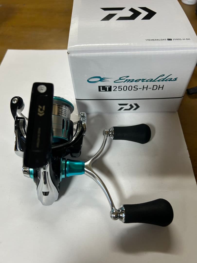 ダイワ スピニングリール 19 エメラルダス LT2500S-H-DH