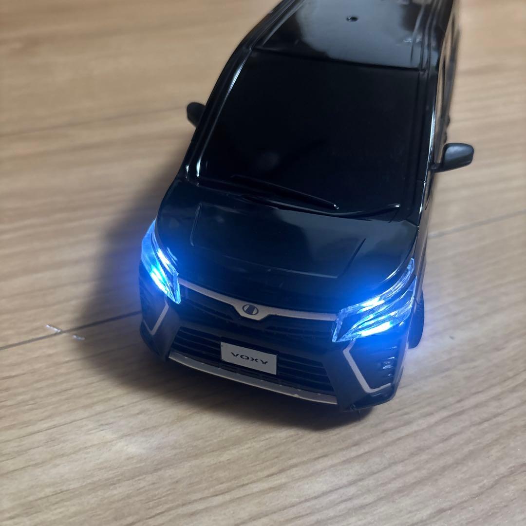 TOYOTAヴォクシーラジコンカー　ジャンク品