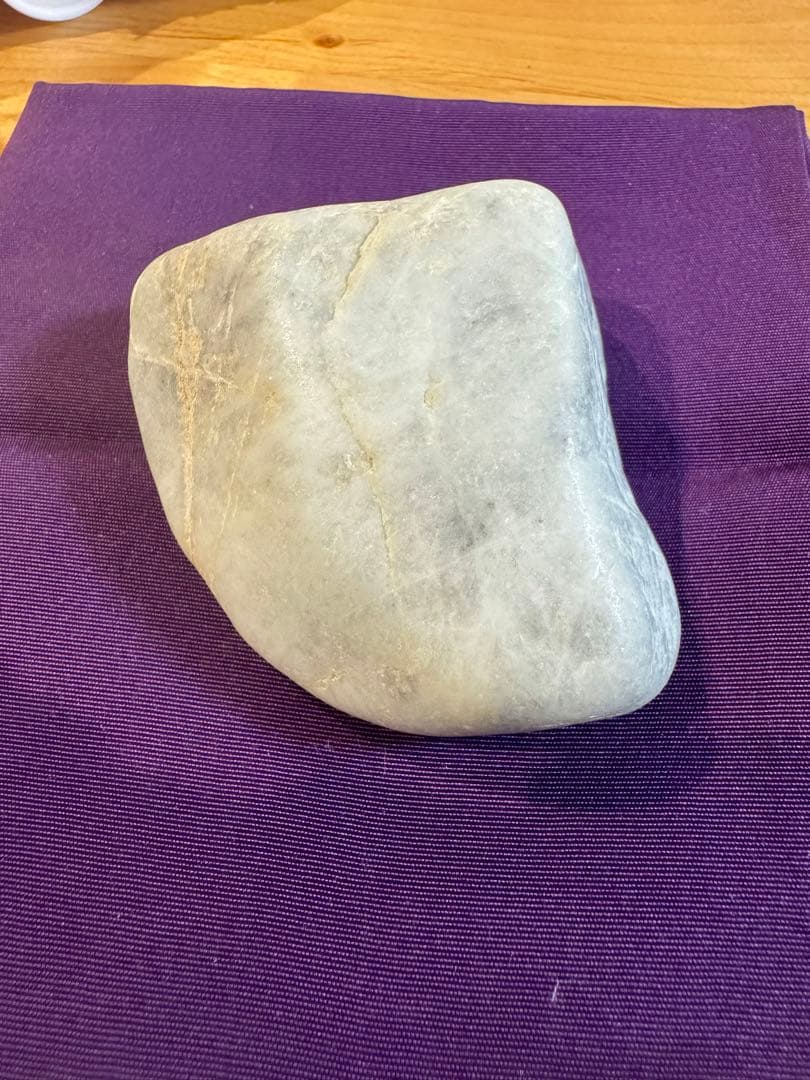 糸魚川翡翠　原石　234g