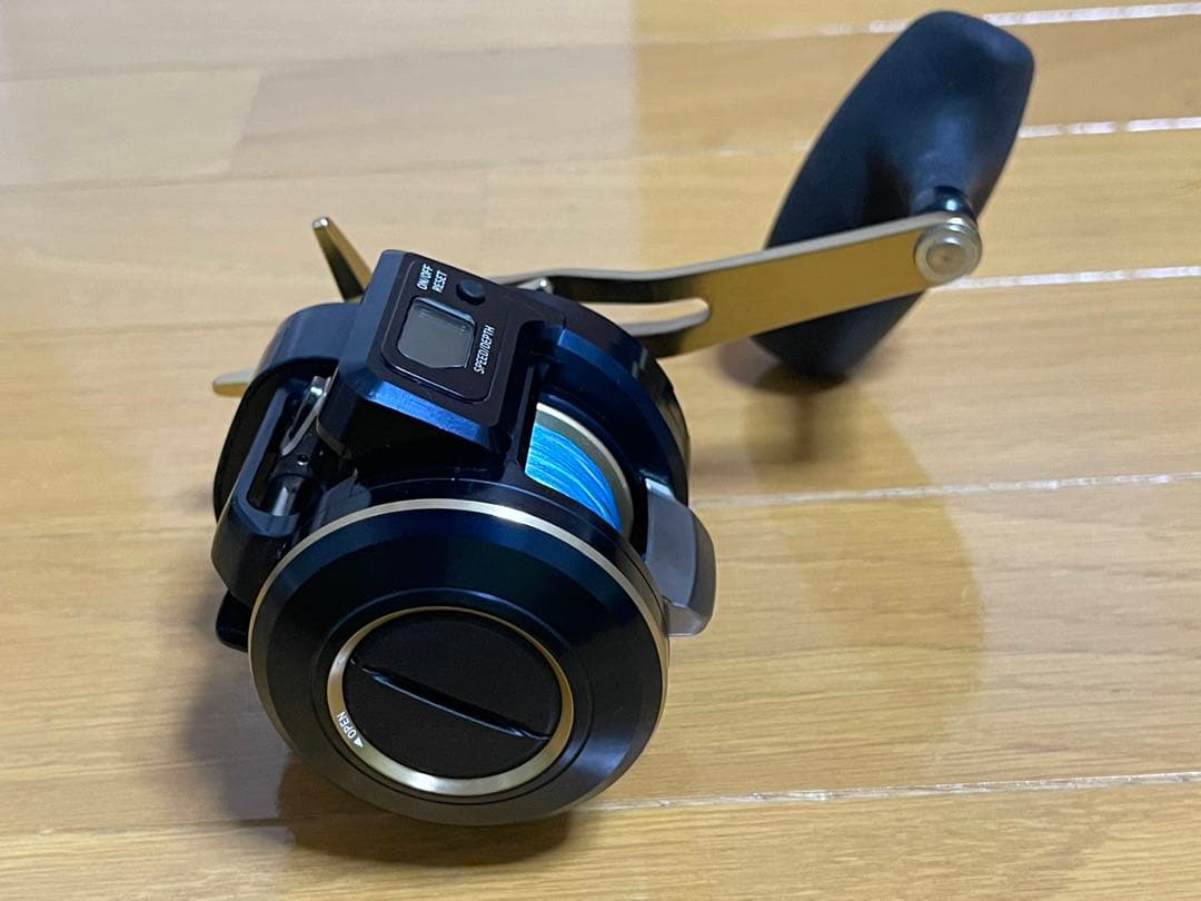 【未使用】ダイワ 21 ソルティガIC　300H-SJ 右ハンドル