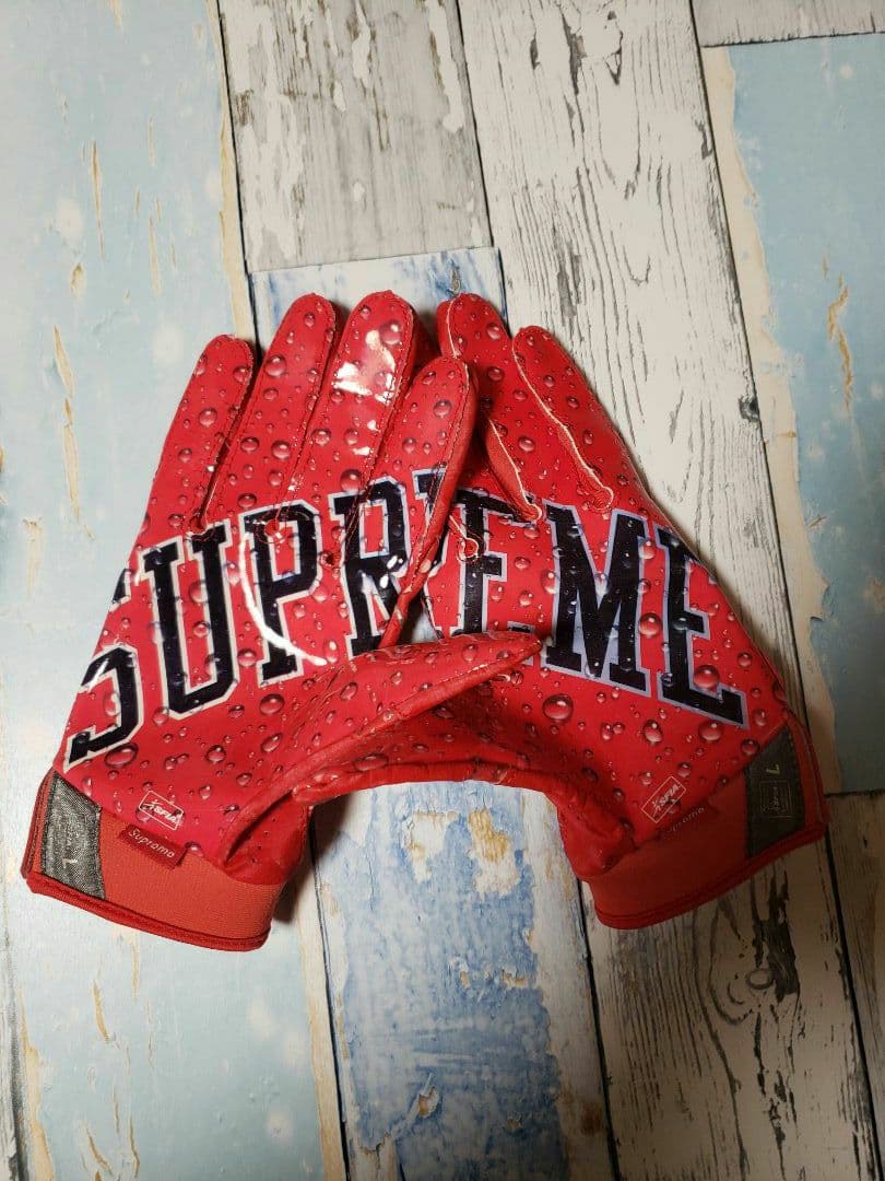 Supreme Nike レッドグローブ