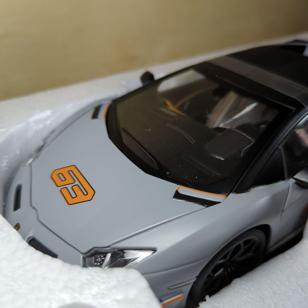 アヴェンタドールSVJ Roadster