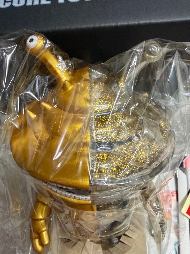 SECRET BASE ウルトラQ フィギュア ゴールド　スケルトン　カネゴン