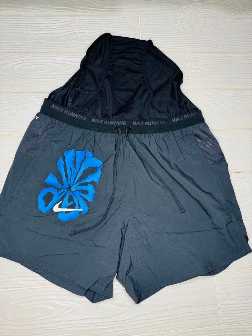 新品　NIKE RUNNINGセットアップ Tシャツ　ランニングブラック　S