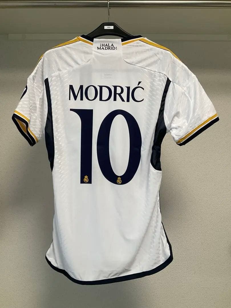 Real Madrid 工芸品ユニフォーム　MODRIĆ 10 シャツ