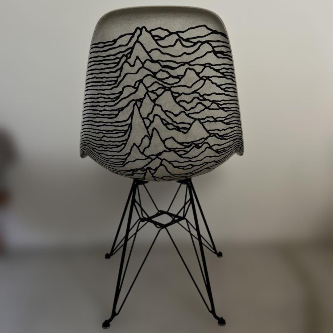 PLEASURES × JOY DIVISION × MODERNICA 椅子