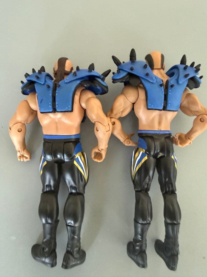 WWE スパイク付き肩パッド フィギュア 2体セット