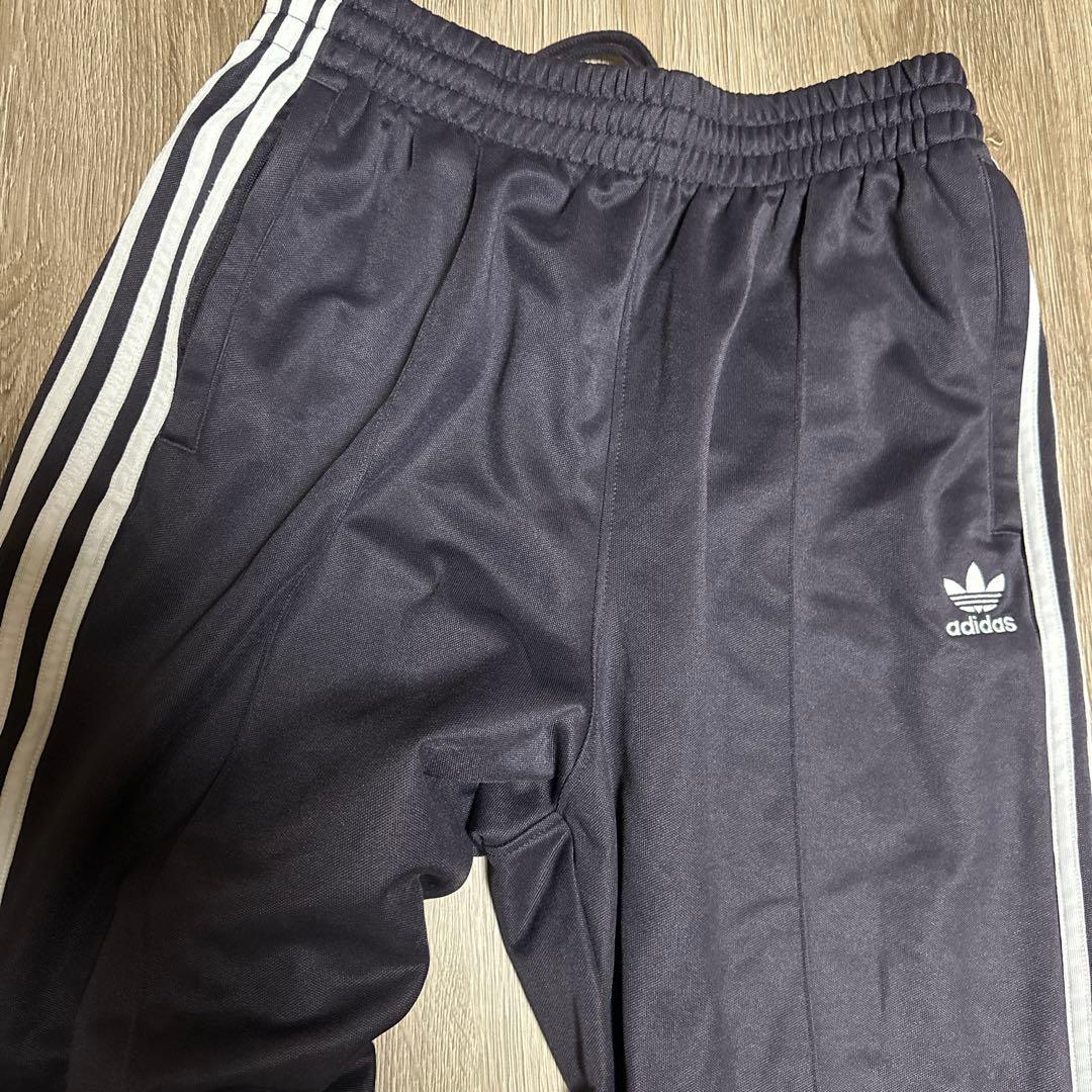 adidas バギーフィットファイヤーバードトラックパンツ