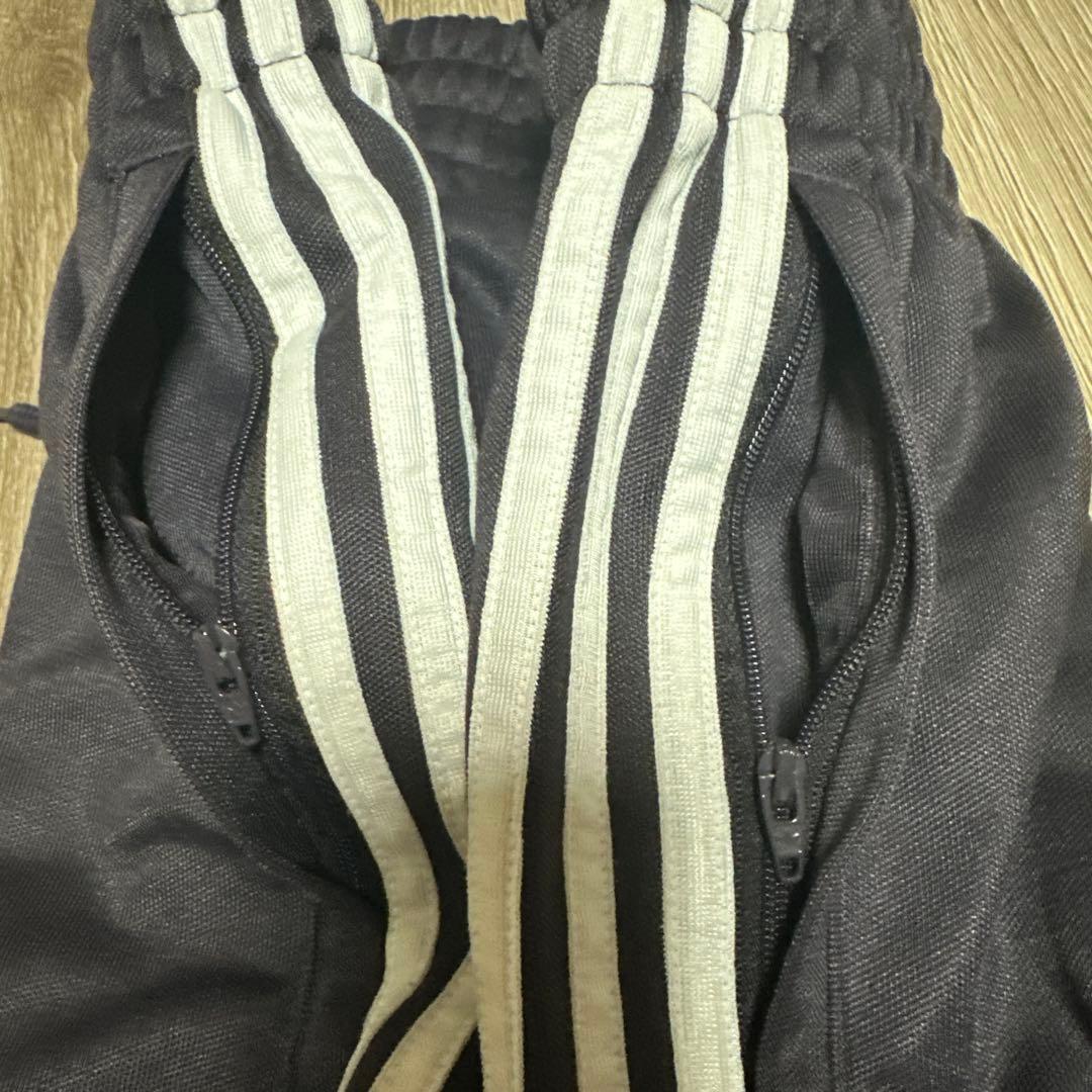 adidas バギーフィットファイヤーバードトラックパンツ