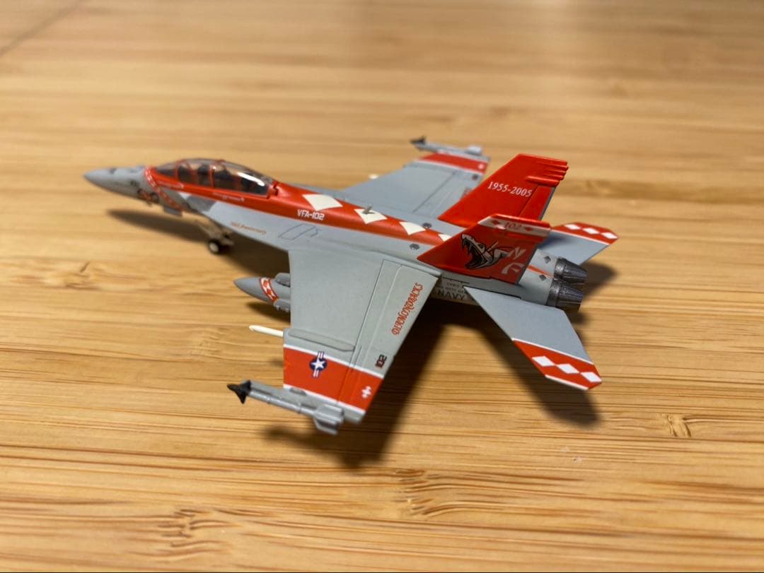ヘルパ 1/200 F/A-18 VFA-102 ダイアモンドバックス 記念塗装