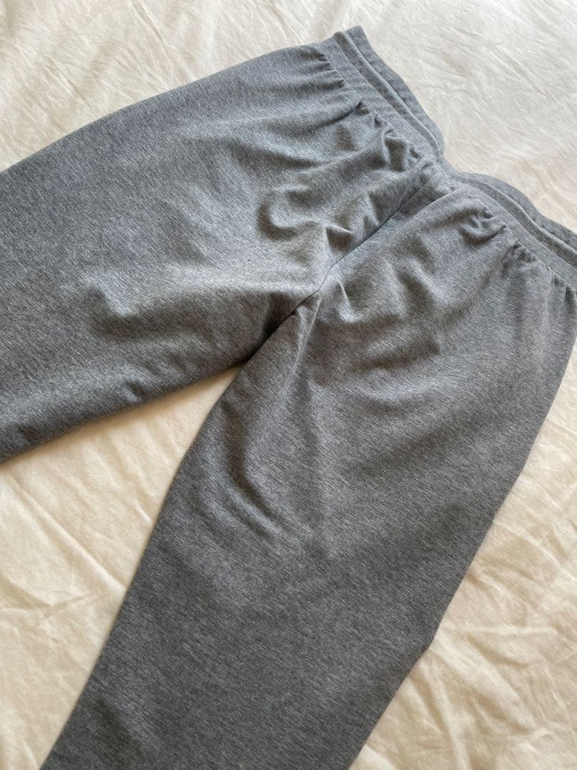  gray joggers サイズはSです。