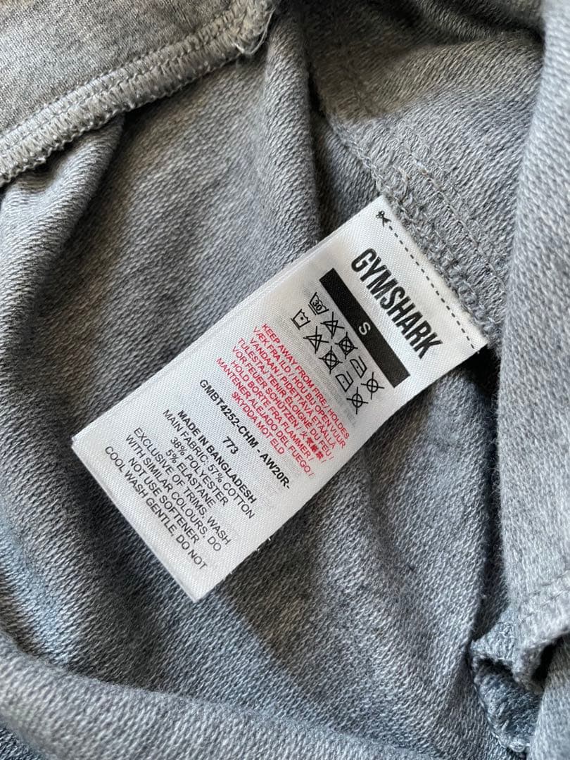  gray joggers サイズはSです。