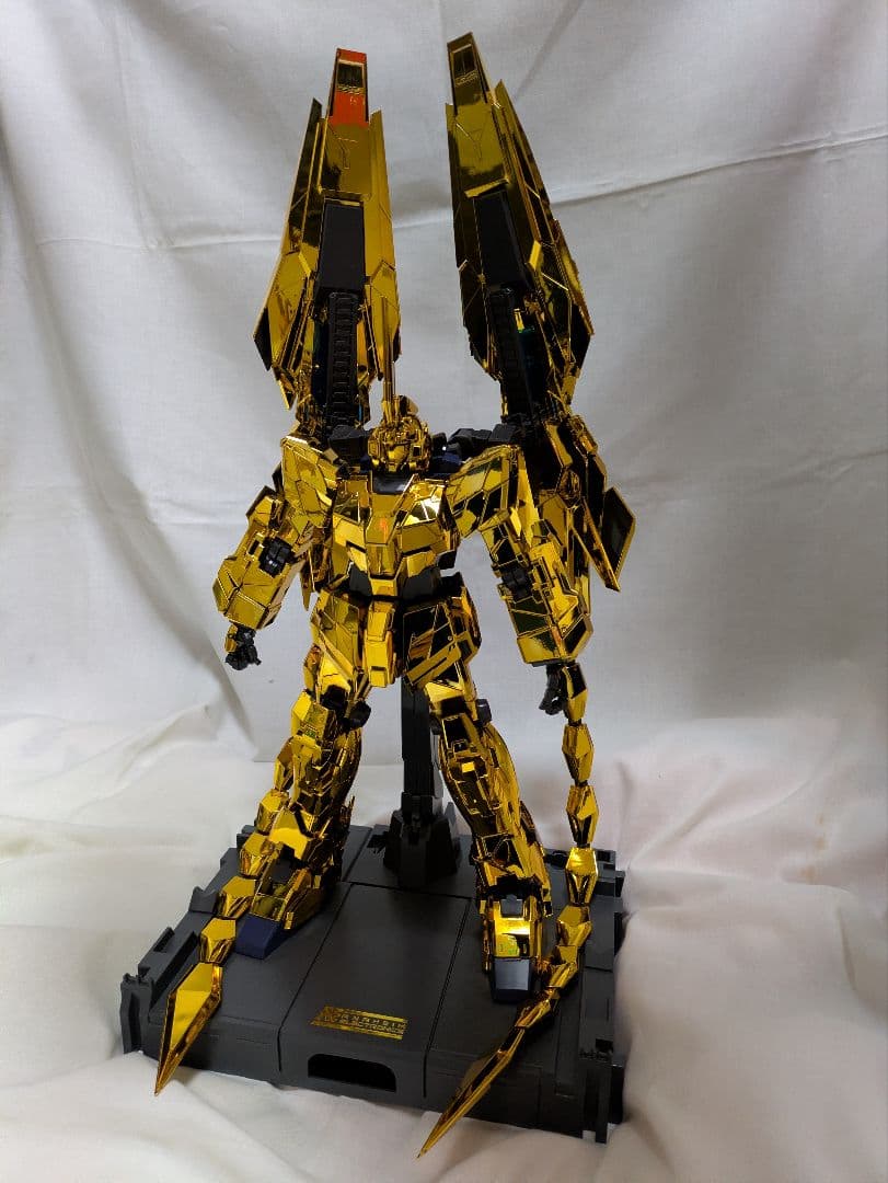 1/60 PG ユニコーンガンダム３号機フェネクス（ナラティブＶｅｒ．）LED付