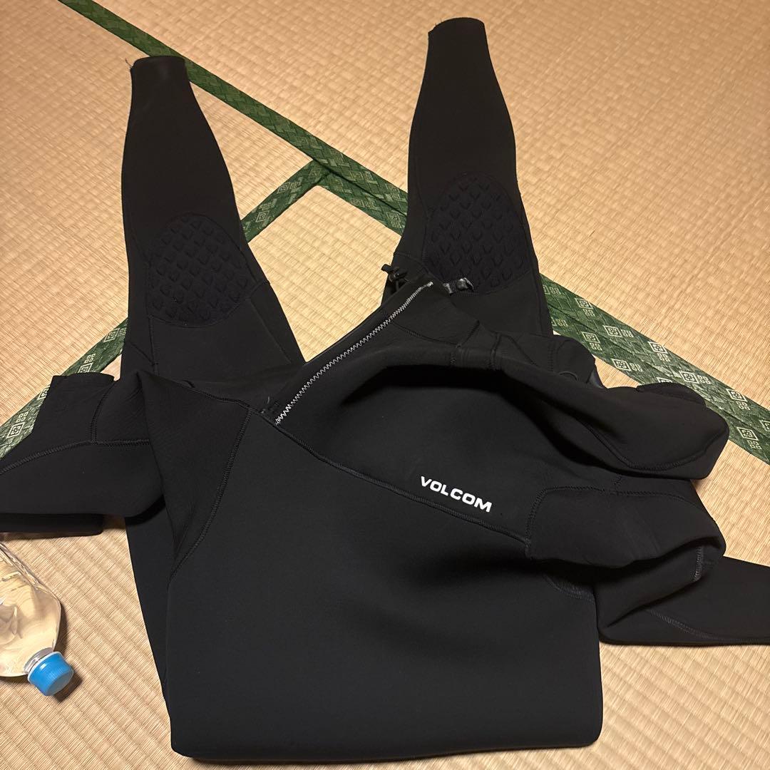 VOLCOM フルスーツ サイズLフードジッパー付き