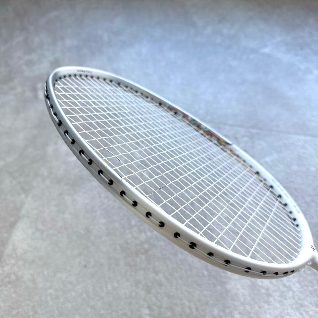 定価30,000 YONEX バドミントンラケット シューズ シャトル3点セット