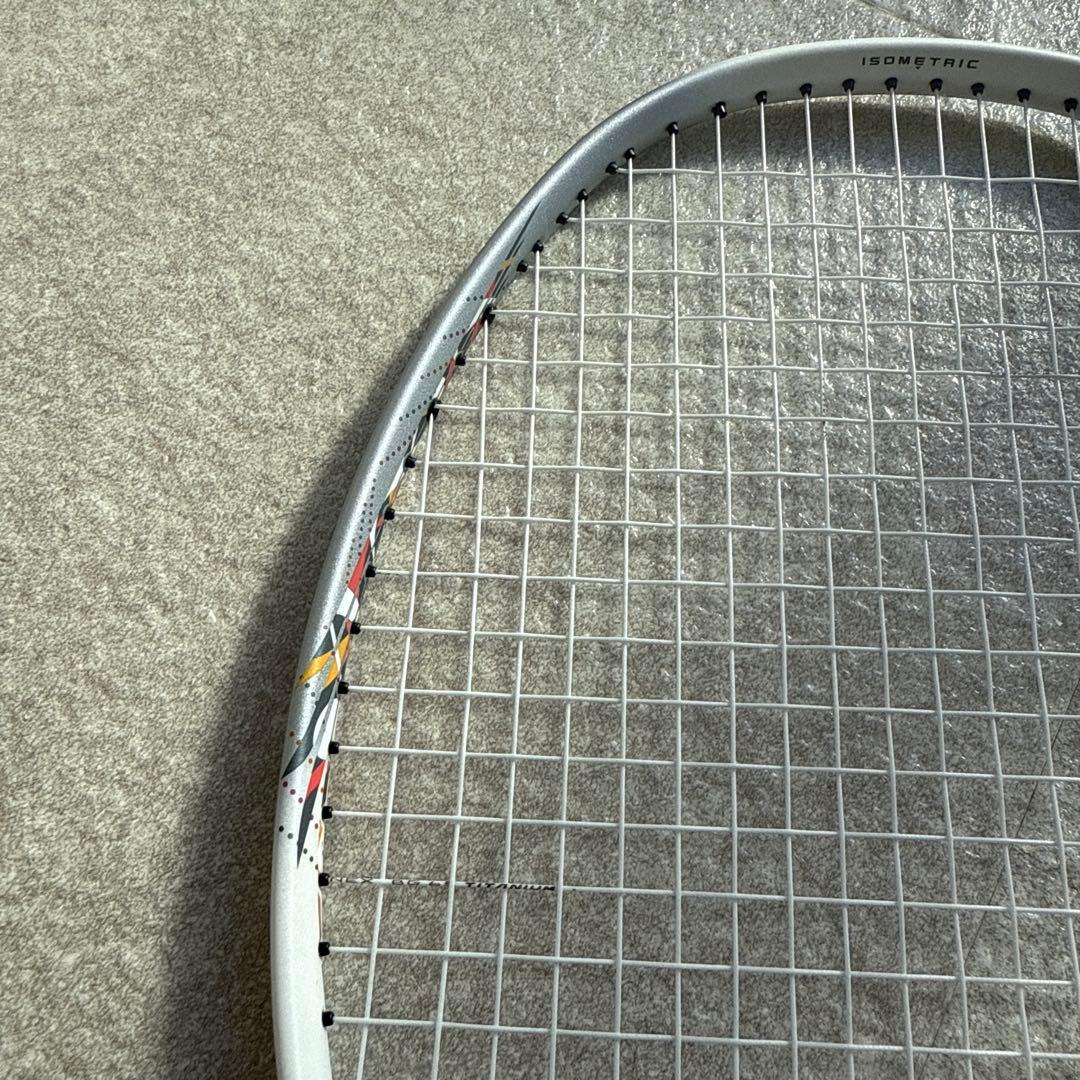 定価30,000 YONEX バドミントンラケット シューズ シャトル3点セット