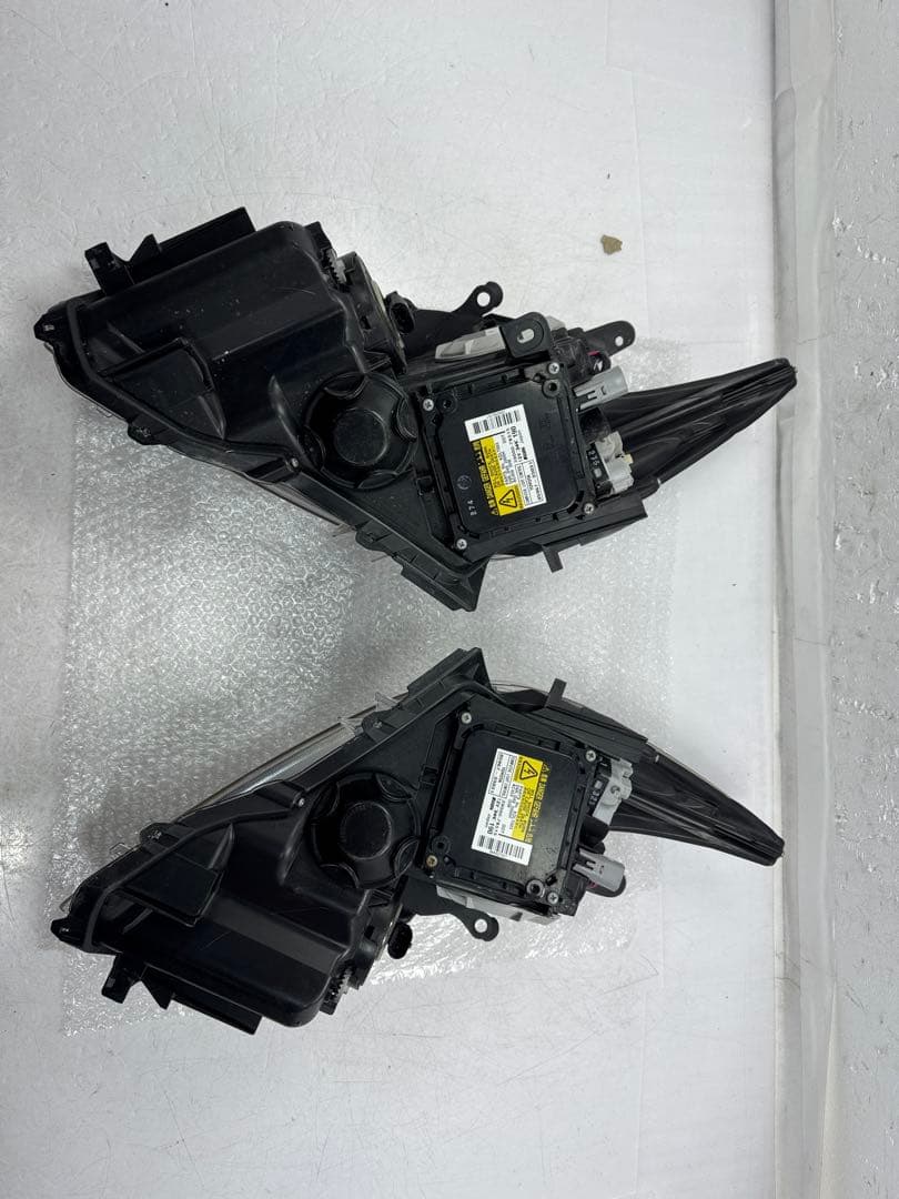 プリウスZVW30後期ヘッドライト左右セットキセノン　HID　レベ付47-52