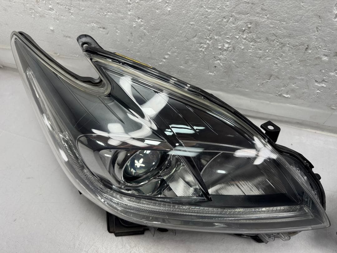プリウスZVW30後期ヘッドライト左右セットキセノン　HID　レベ付47-52