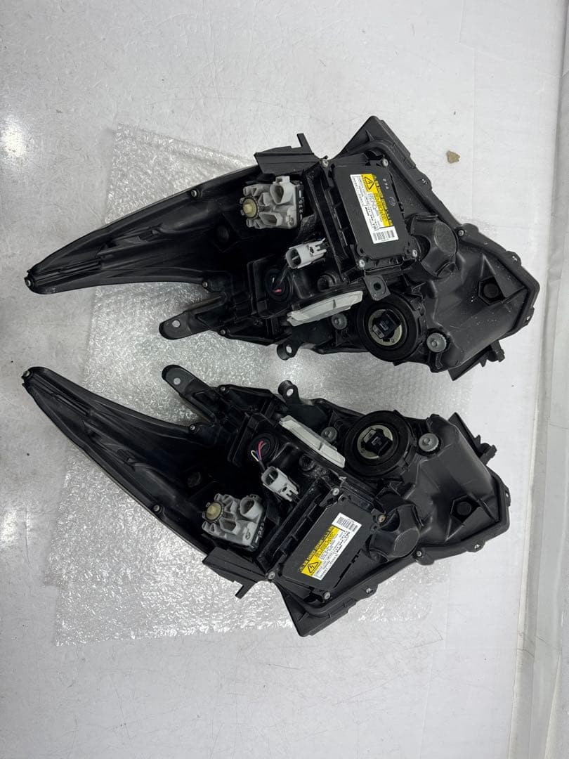 プリウスZVW30後期ヘッドライト左右セットキセノン　HID　レベ付47-52