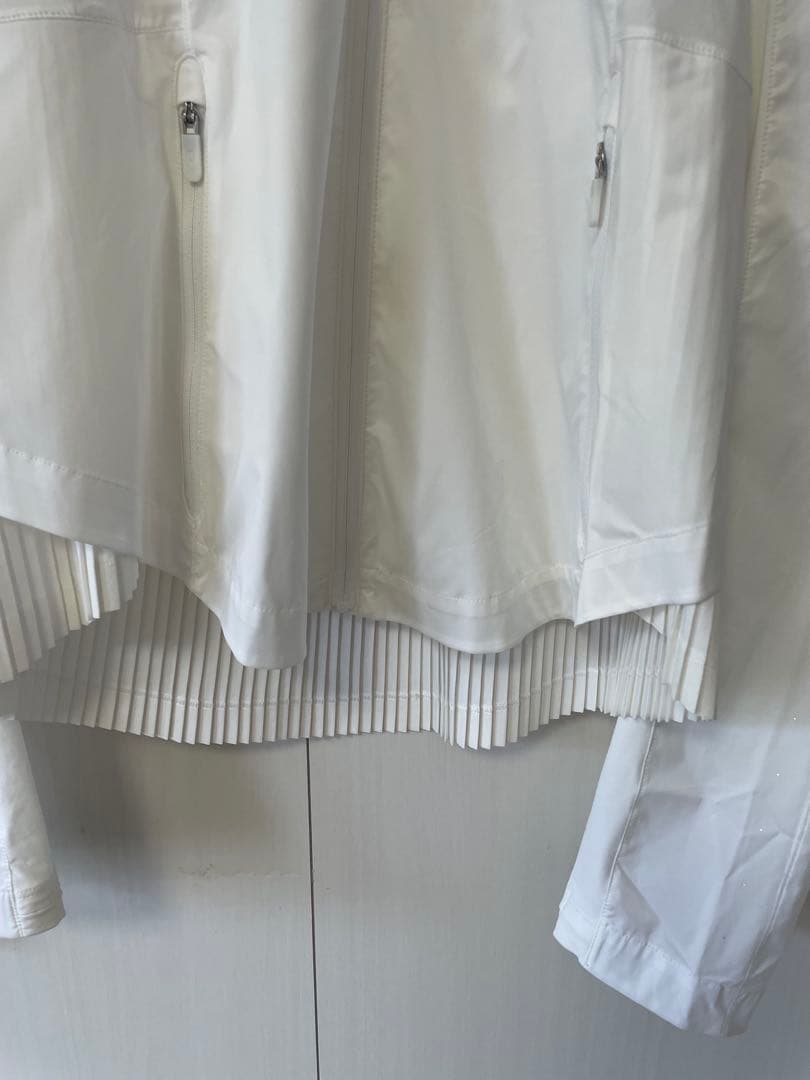 【超美品】ルルレモン　Lululemon ホワイト　白　ジャケット　シャカシャカ