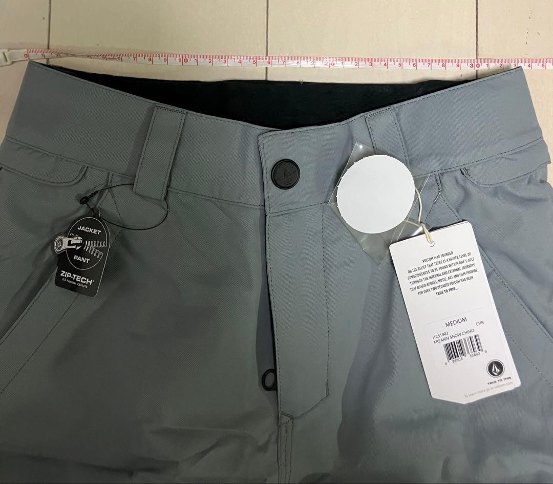 新品未使用タグ付　スキー・スノーボードウェア　Volcom kids Mサイズ