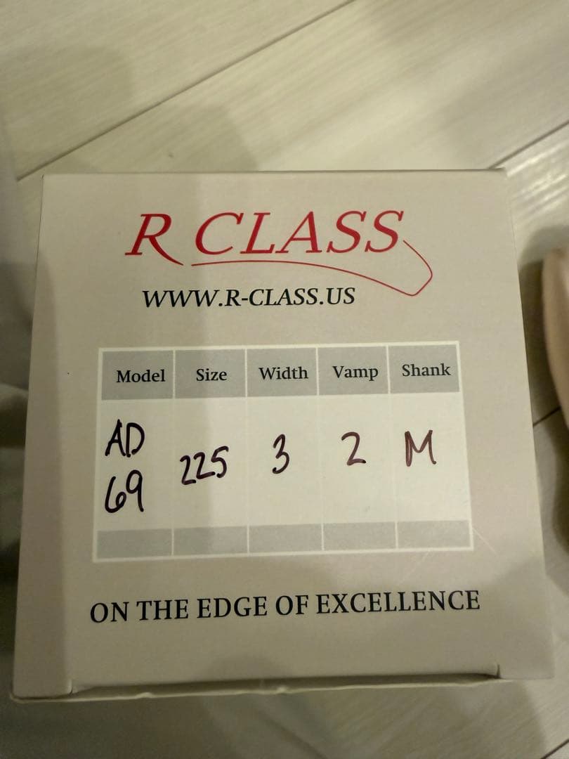 R CLASS ベージュ トゥシューズ サテン