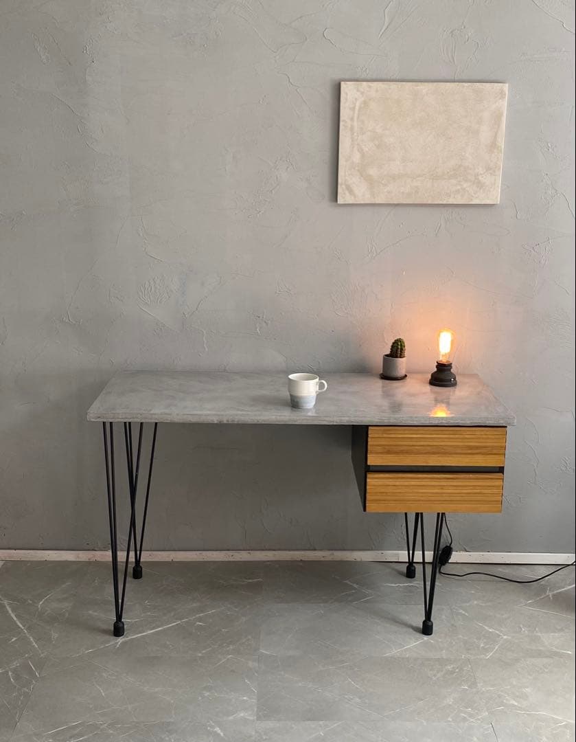 アップサイクルテーブル　モールテックス　無機質テーブル