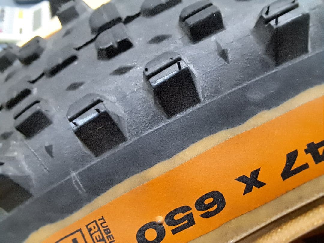 中古良品WTB 650X47 チューブレスタイヤ27.5 2本セットパンク無し