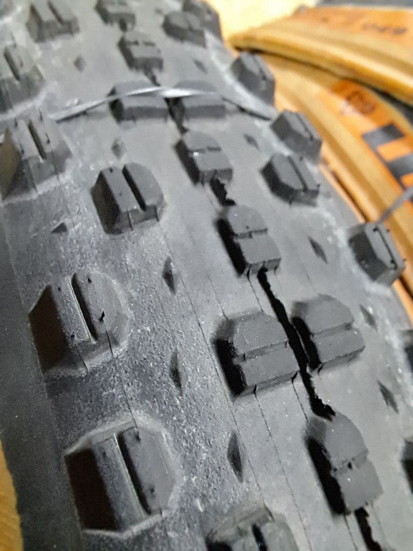 中古良品WTB 650X47 チューブレスタイヤ27.5 2本セットパンク無し
