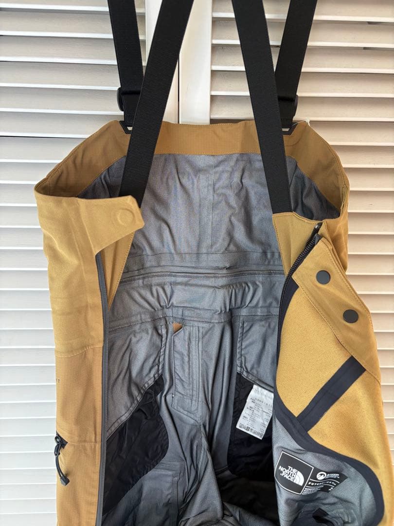 【美品・人気色】THE NORTH FACE レディーススノボウェアベージュS