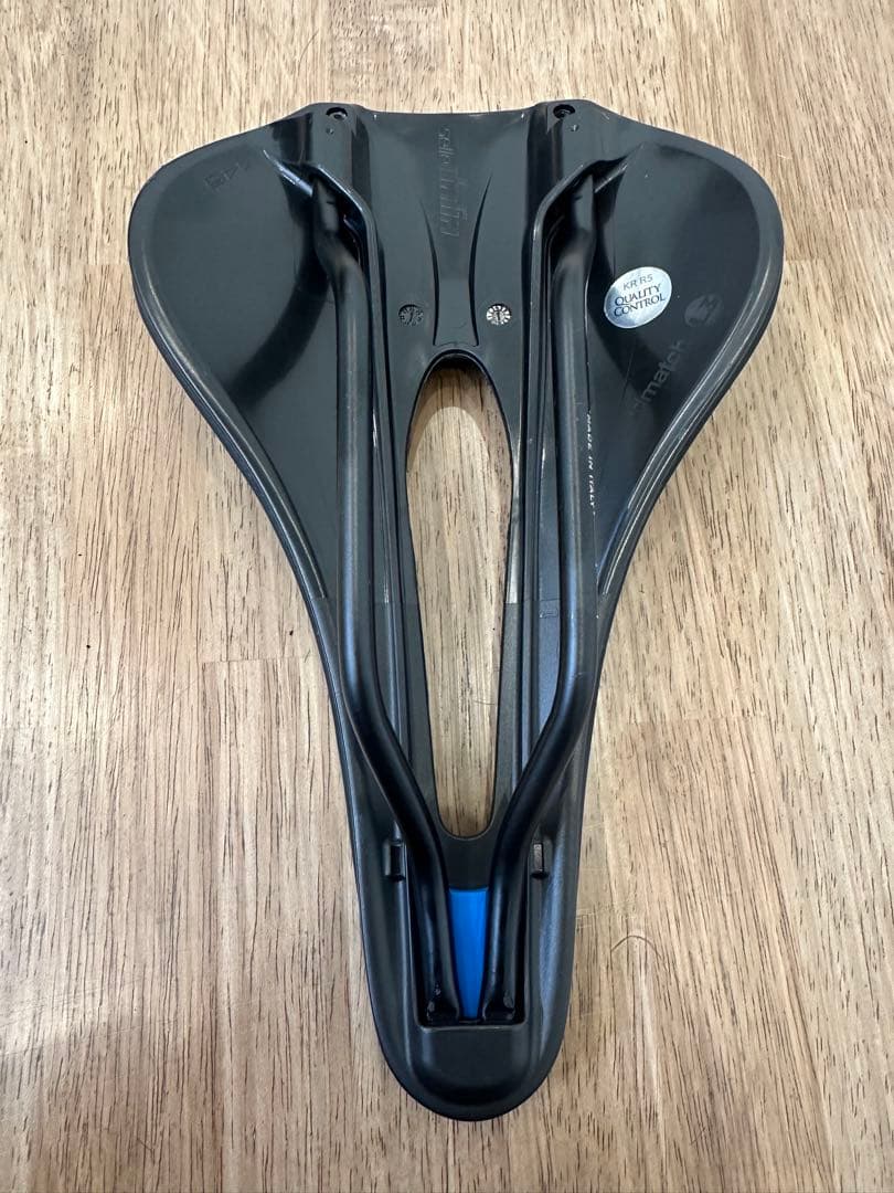 Selle Italia NOVUS EVO サドル 145mm