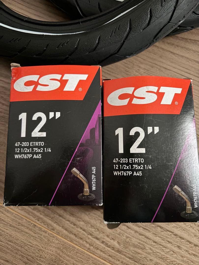 ランバイク　CST タイヤとチューブセット
