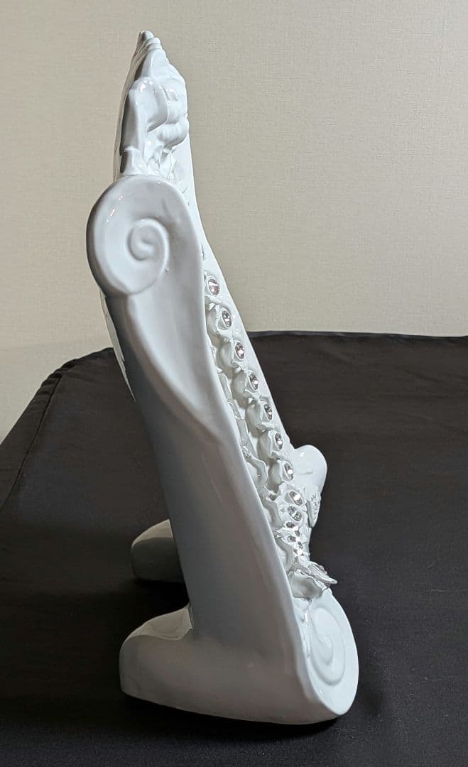 極美品　素敵な白い陶器製大型フレーム 天使の彫刻付き