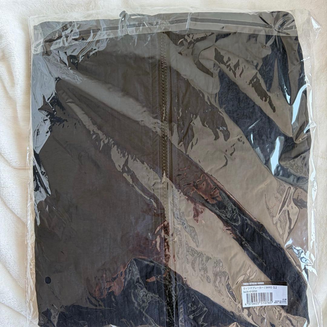 新品　TWICE THIS IS FOR ウィンドブレーカー　ジヒョ　L