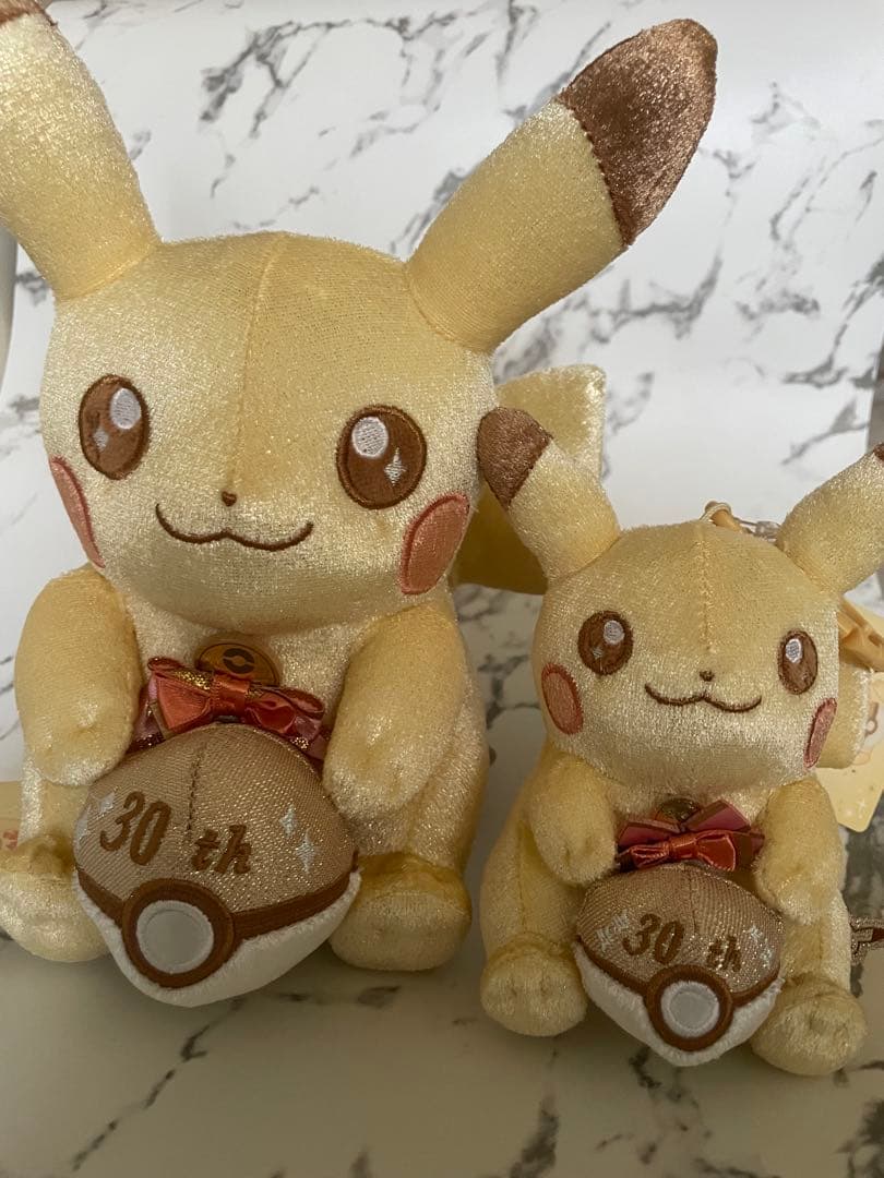 【新品】30周年記念ぬいぐるみ ・マスコット　ピカピカピカチュウセット2個セット