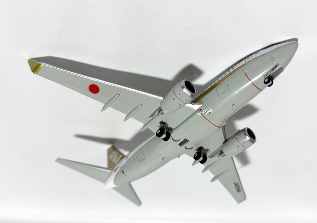 全日空商事 1/200 B737-700 ANA GOLD JET