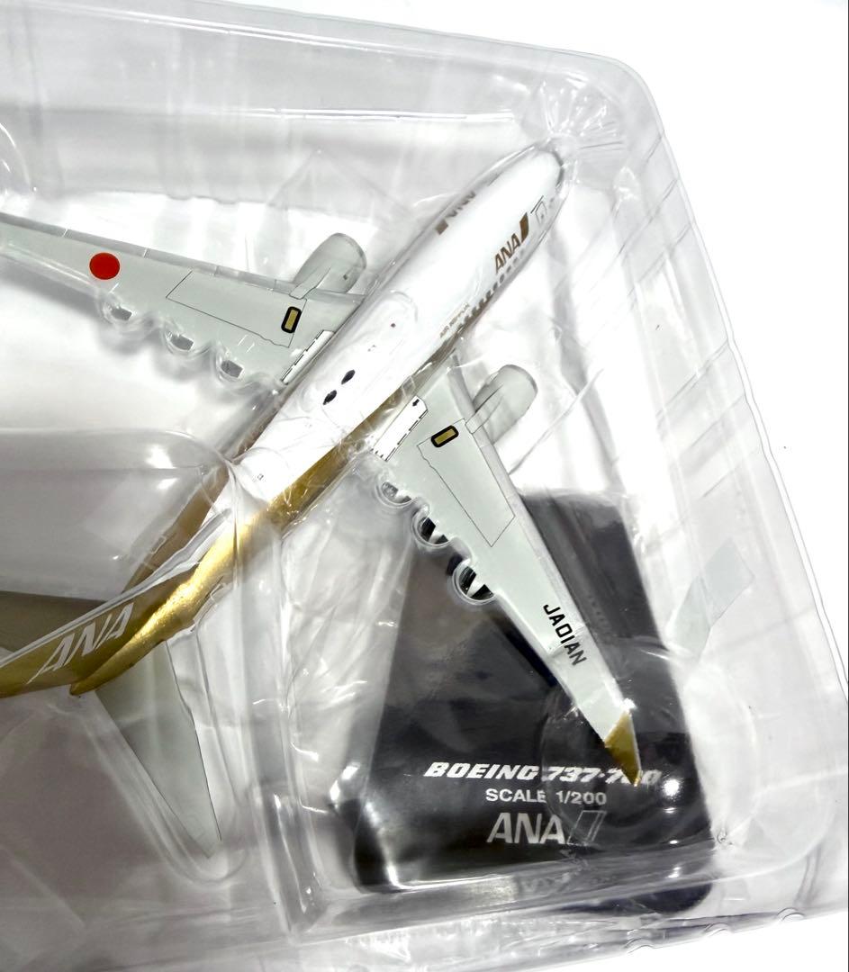 全日空商事 1/200 B737-700 ANA GOLD JET
