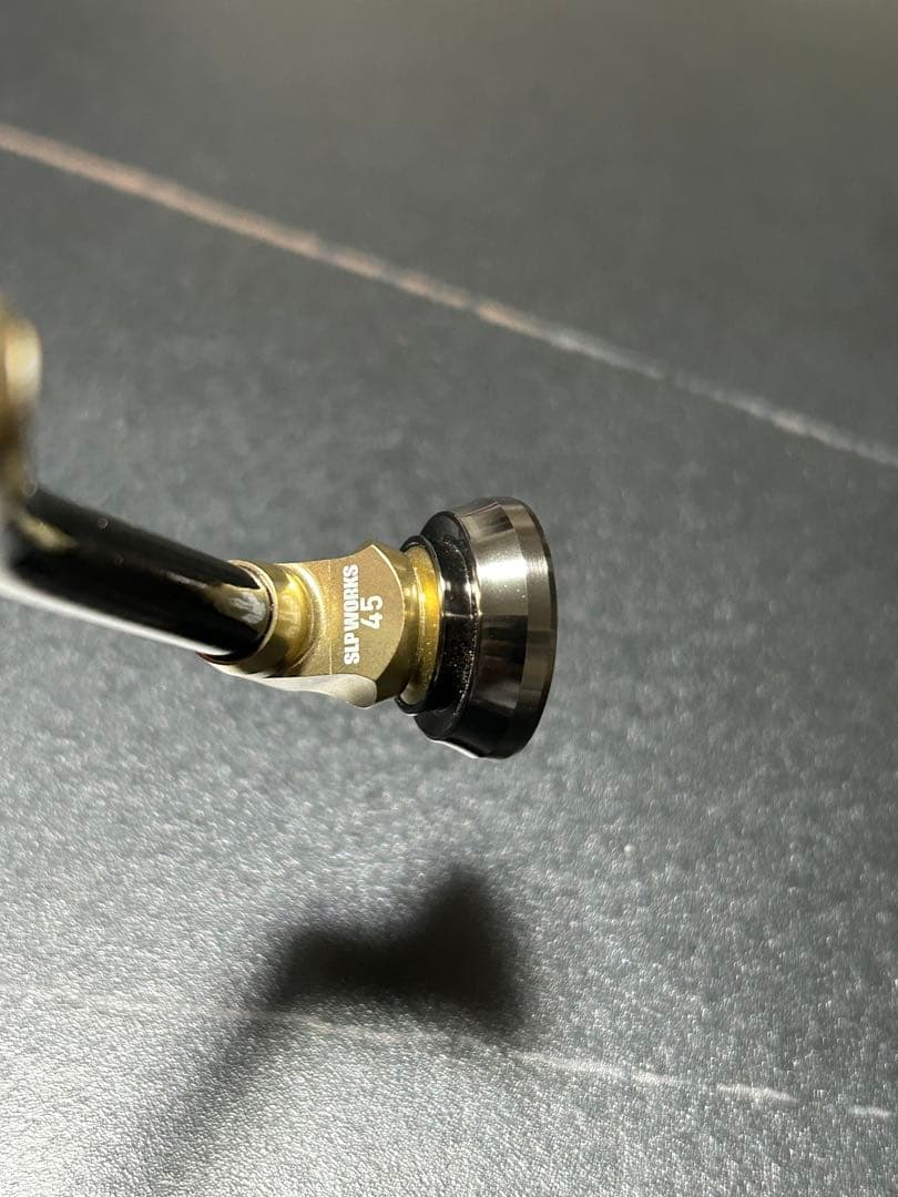 ダイワ SLPワークス カーボンハンドル45mm キャップインフラットノブ付き