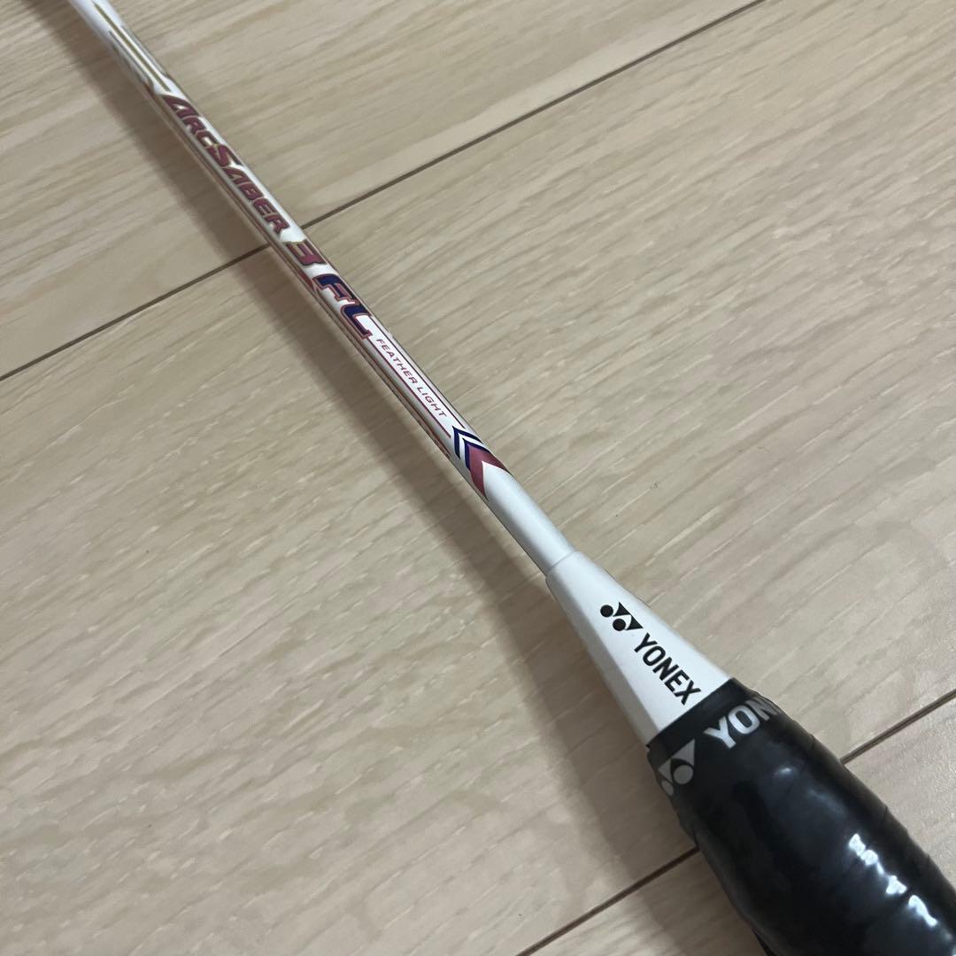 ✨美品✨ヨネックス ARCSABER 3FL バドミントンラケット 白　ピンク