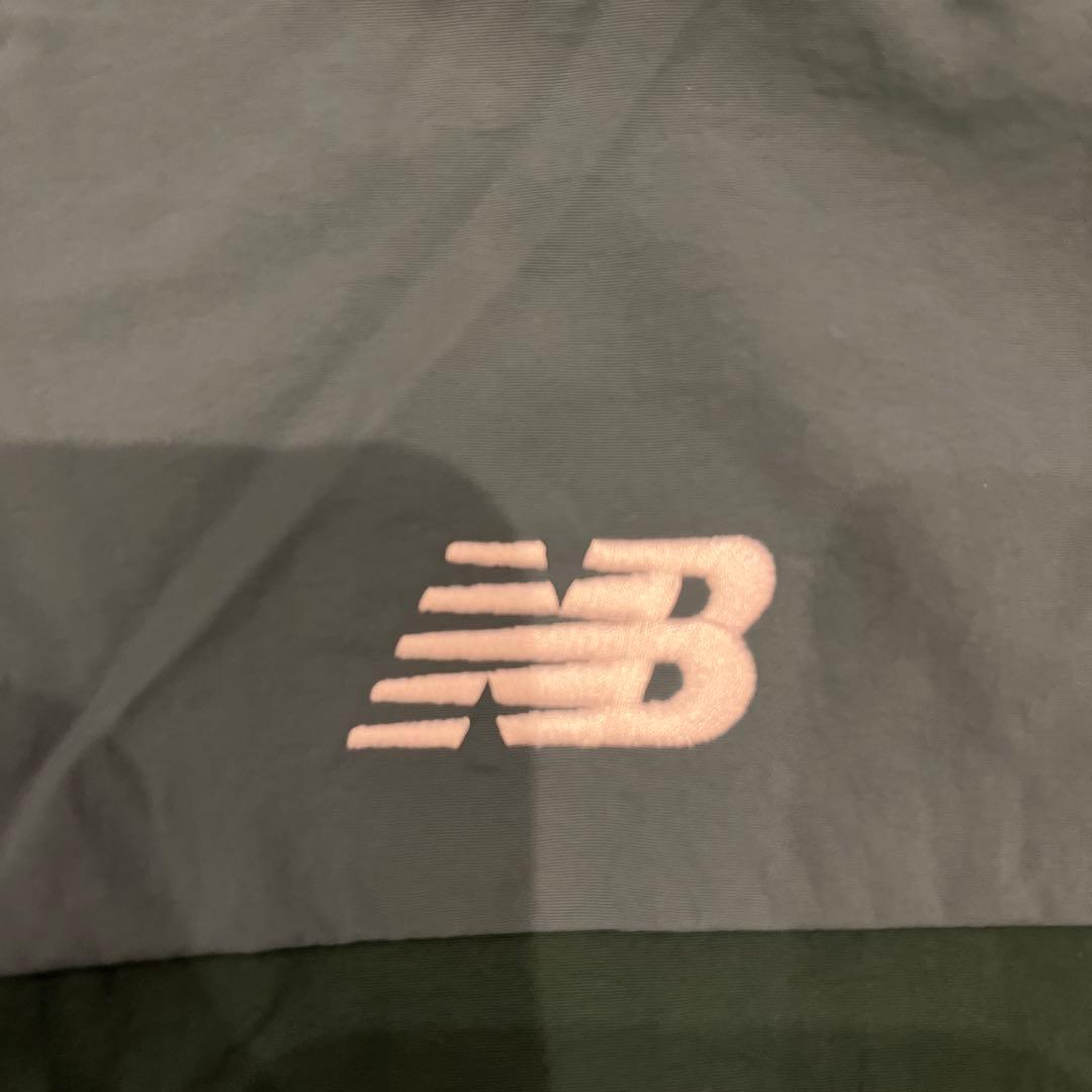 新品　New Balance フード付きウィンドブレーカー　Sサイズ