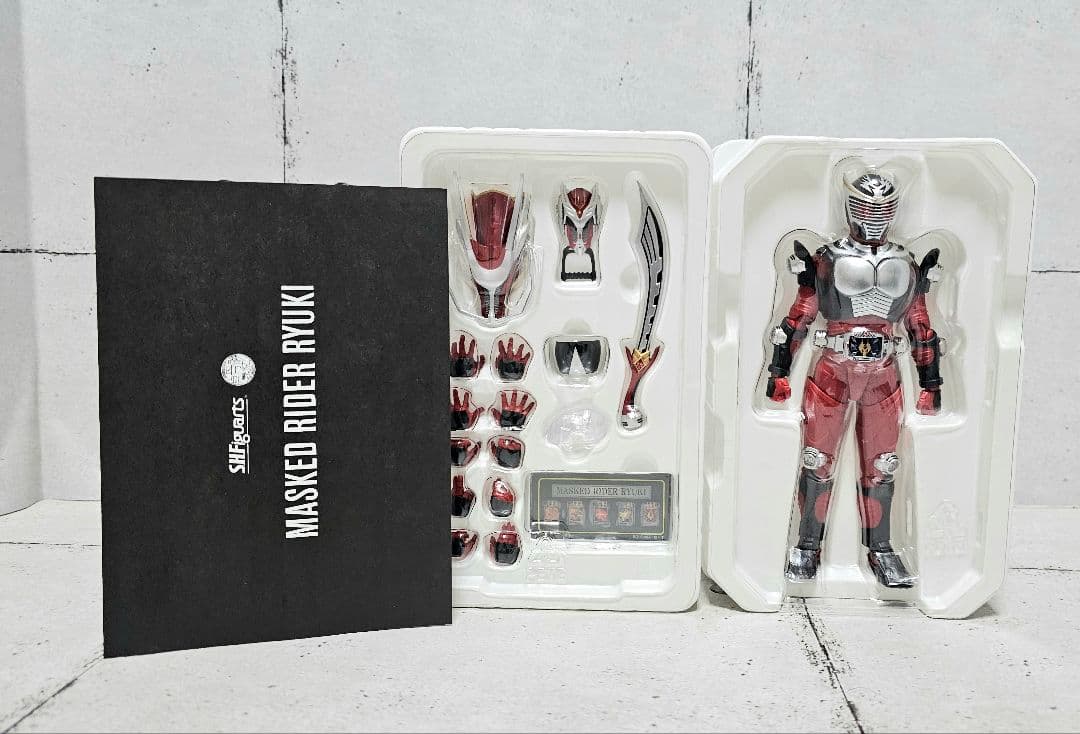 S.H.Figuarts　真骨彫製法　 仮面ライダー龍騎