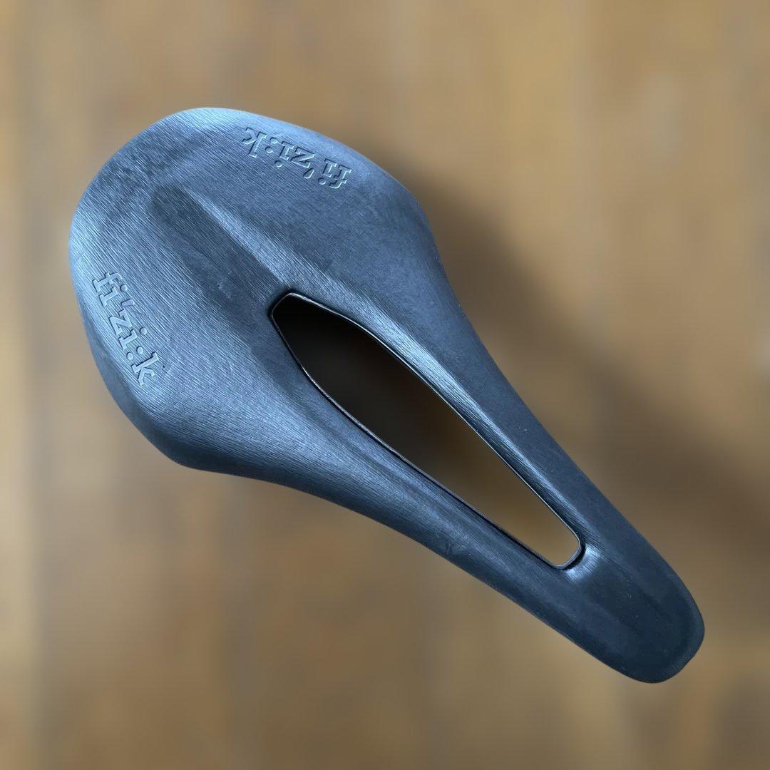 Fizik Vento Argo 00 carbon サドル