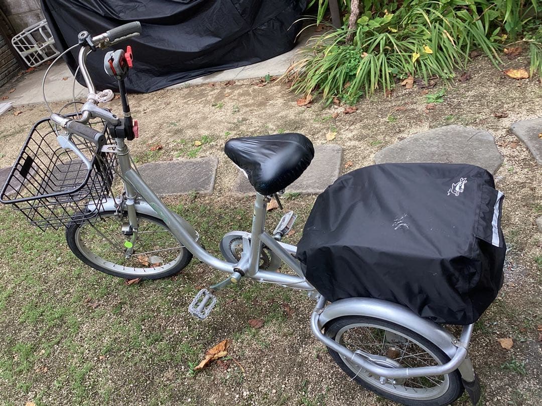 シルバー三輪自転車(前後バスケット付) メーカー不明　発送出来ません。