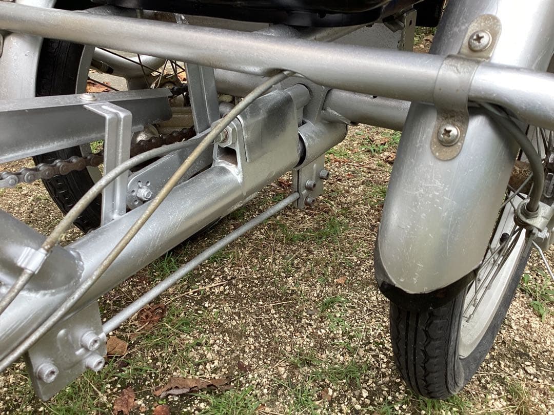 シルバー三輪自転車(前後バスケット付) メーカー不明　発送出来ません。