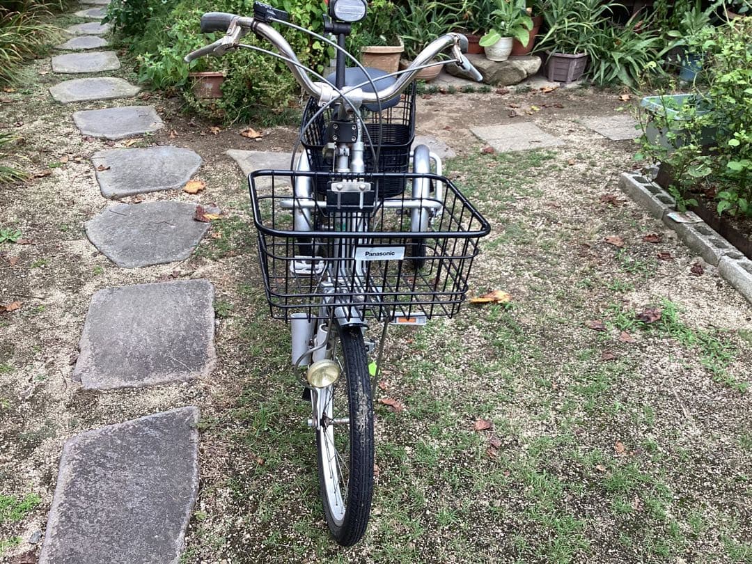 シルバー三輪自転車(前後バスケット付) メーカー不明　発送出来ません。